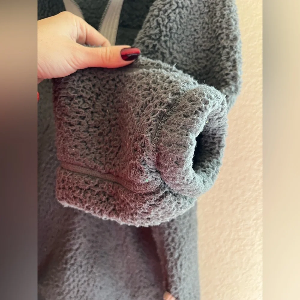 Abercrombie & Fitch Soft AF Sherpa Pullover - Picture 7 of 9
